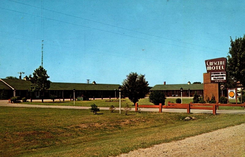 Colonial Inn (Crescent Motel) - Old Postcard